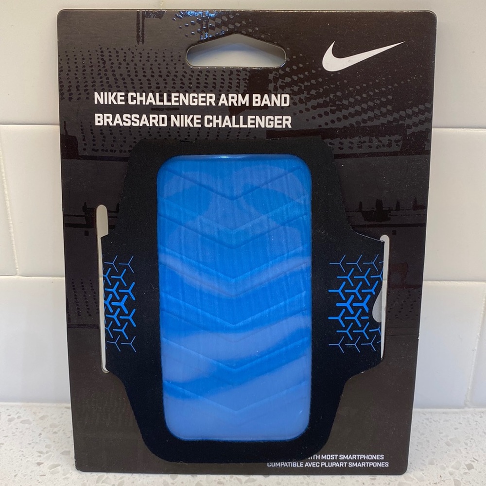 NWT - Nike Challenger Arm Band - Cell Phone Holder